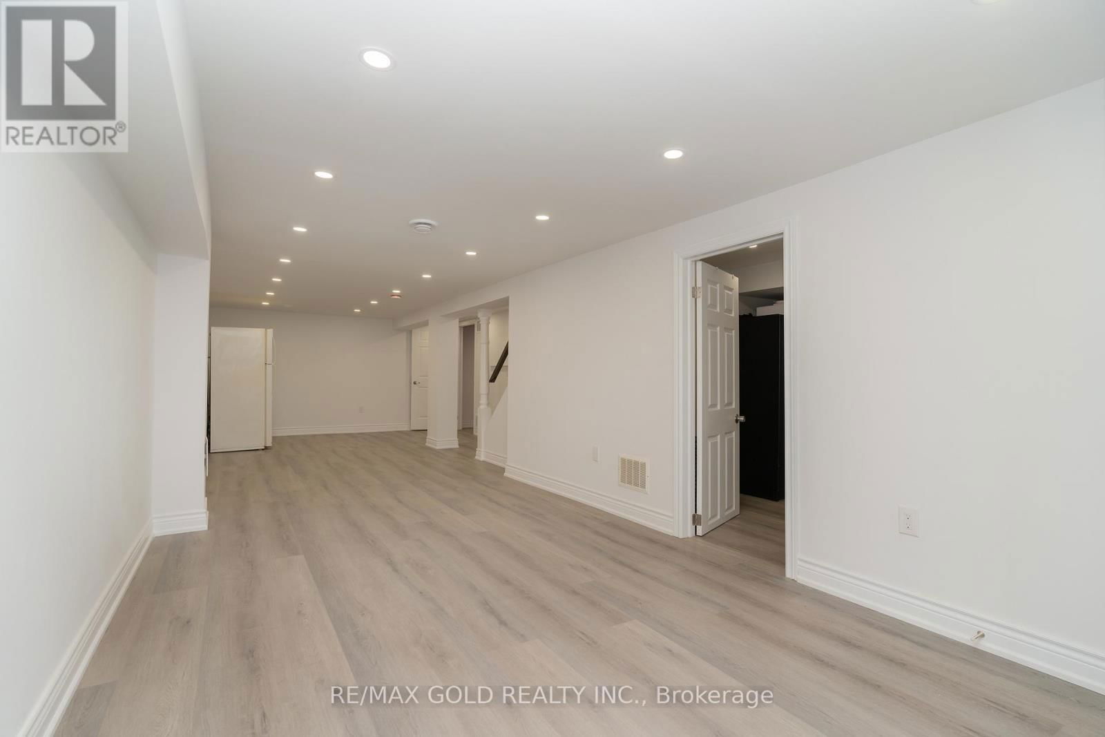 22 CARLYLE CRESCENT Image 35