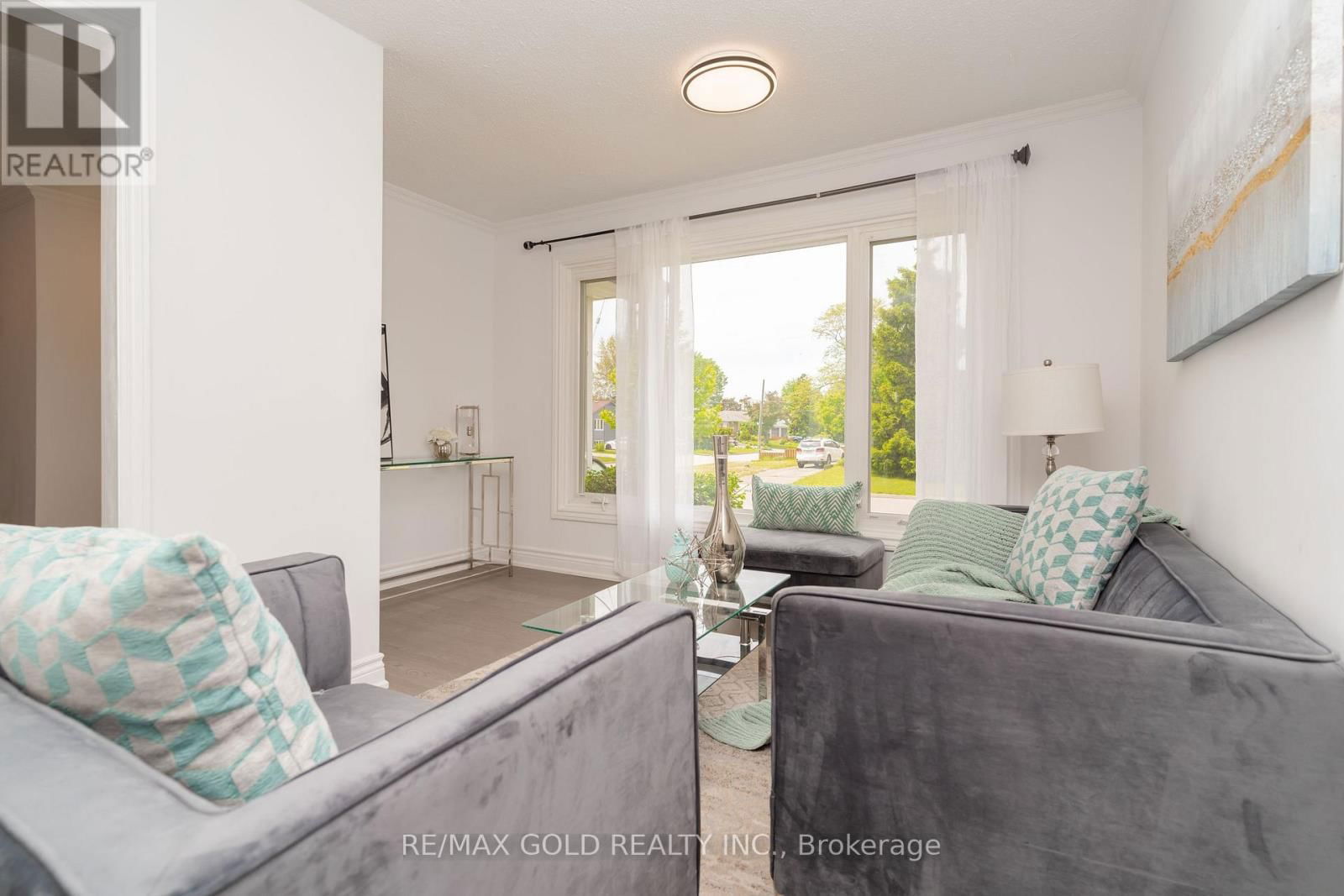 22 CARLYLE CRESCENT Image 9