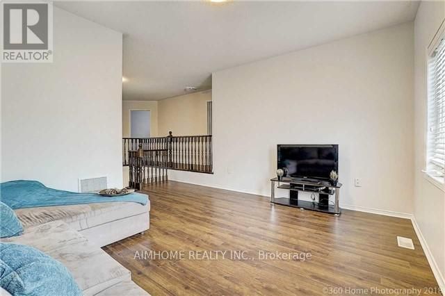 120 CROWN VICTORIA DRIVE Image 13