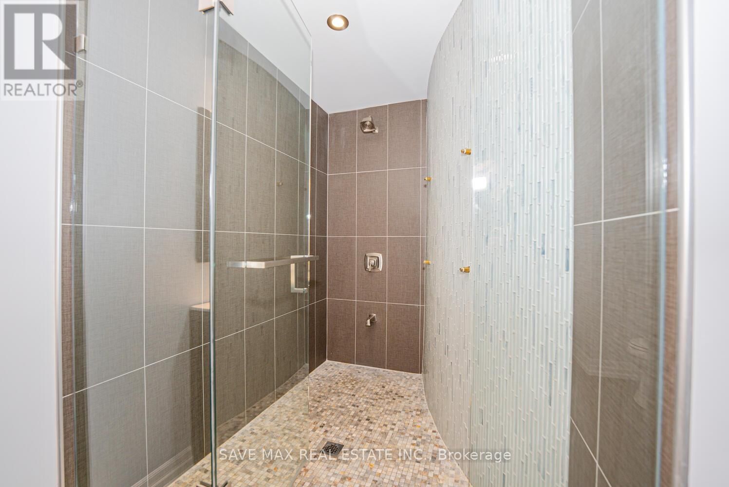 23 HILLCREST AVENUE Image 31