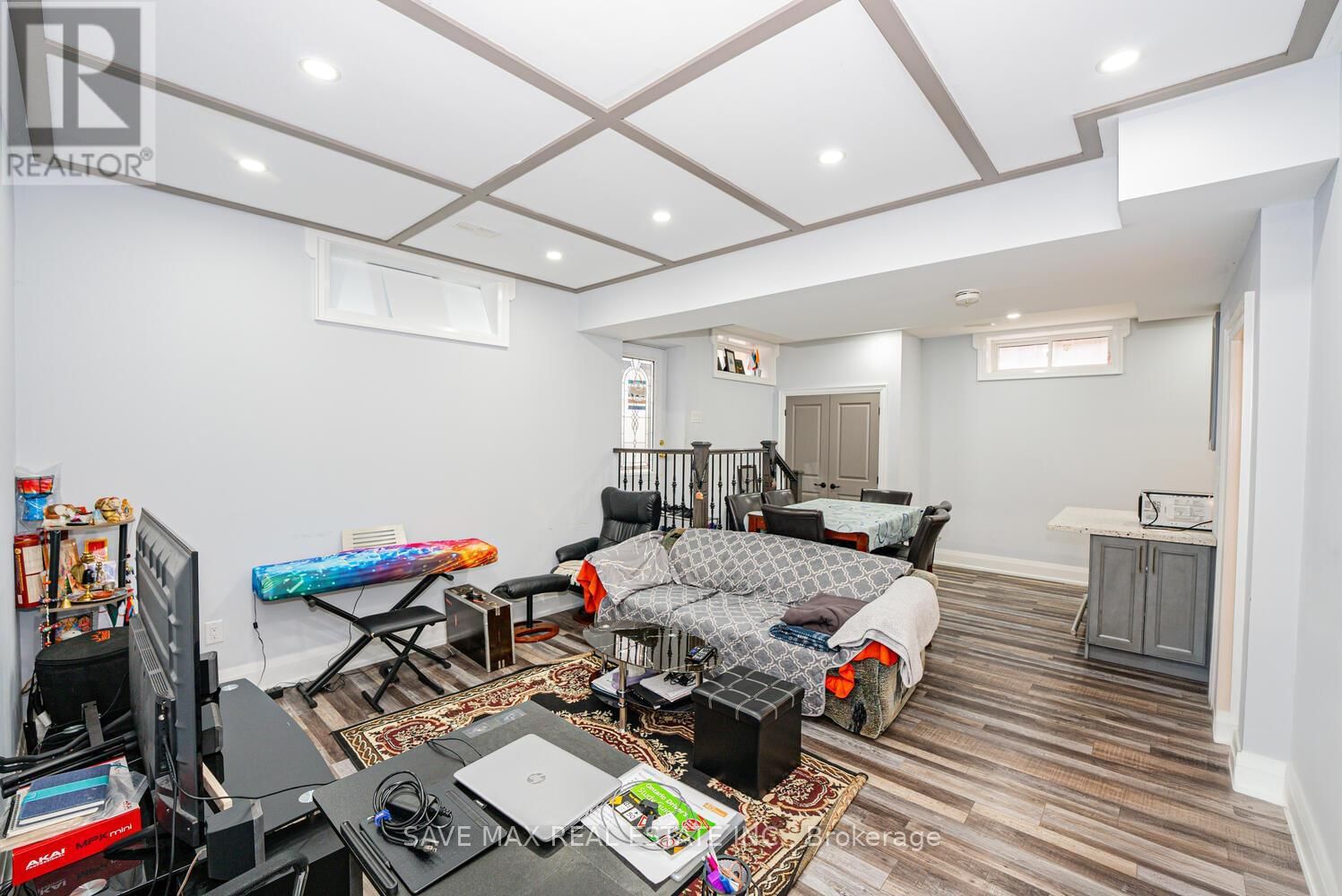 23 HILLCREST AVENUE Image 35