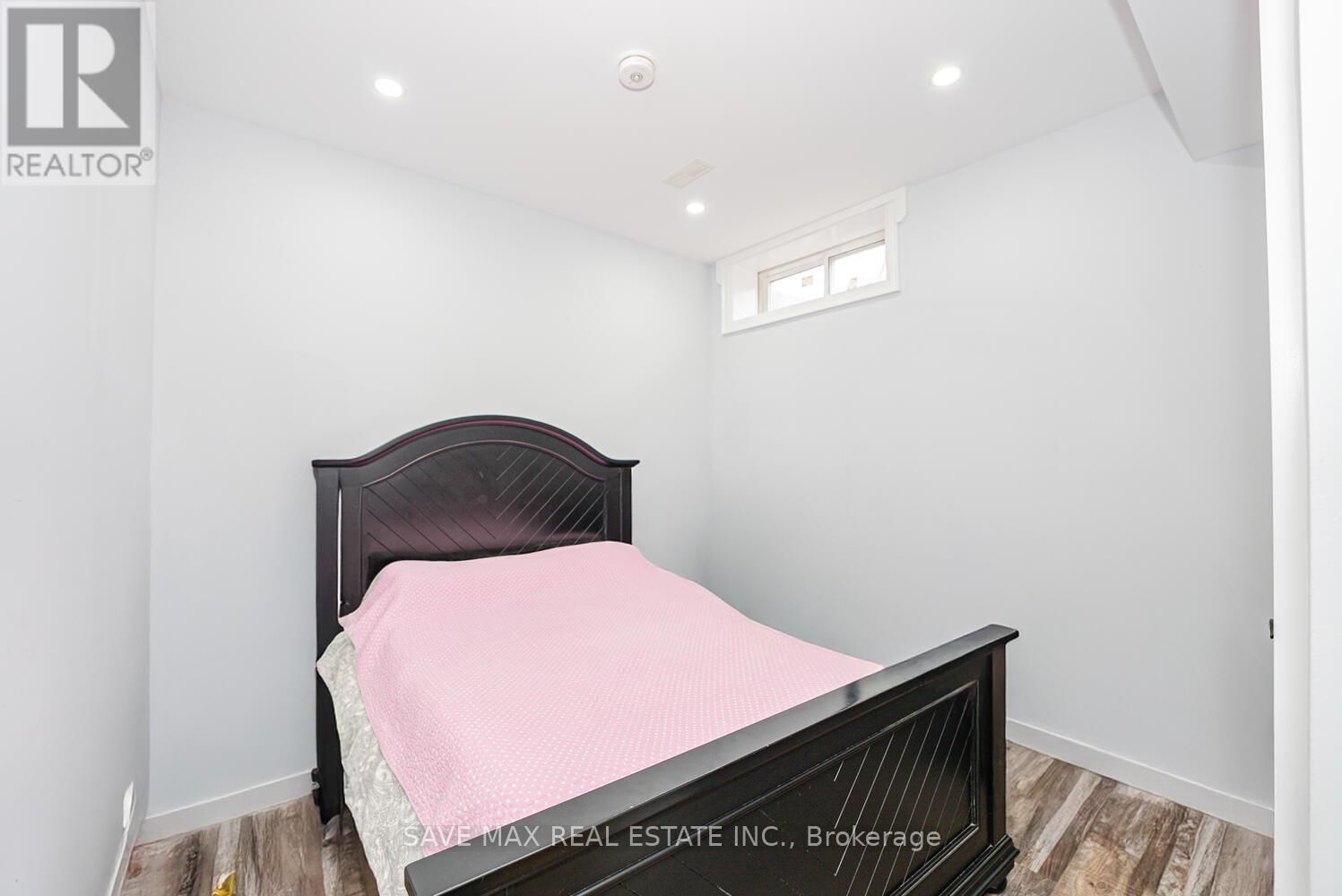 23 HILLCREST AVENUE Image 39