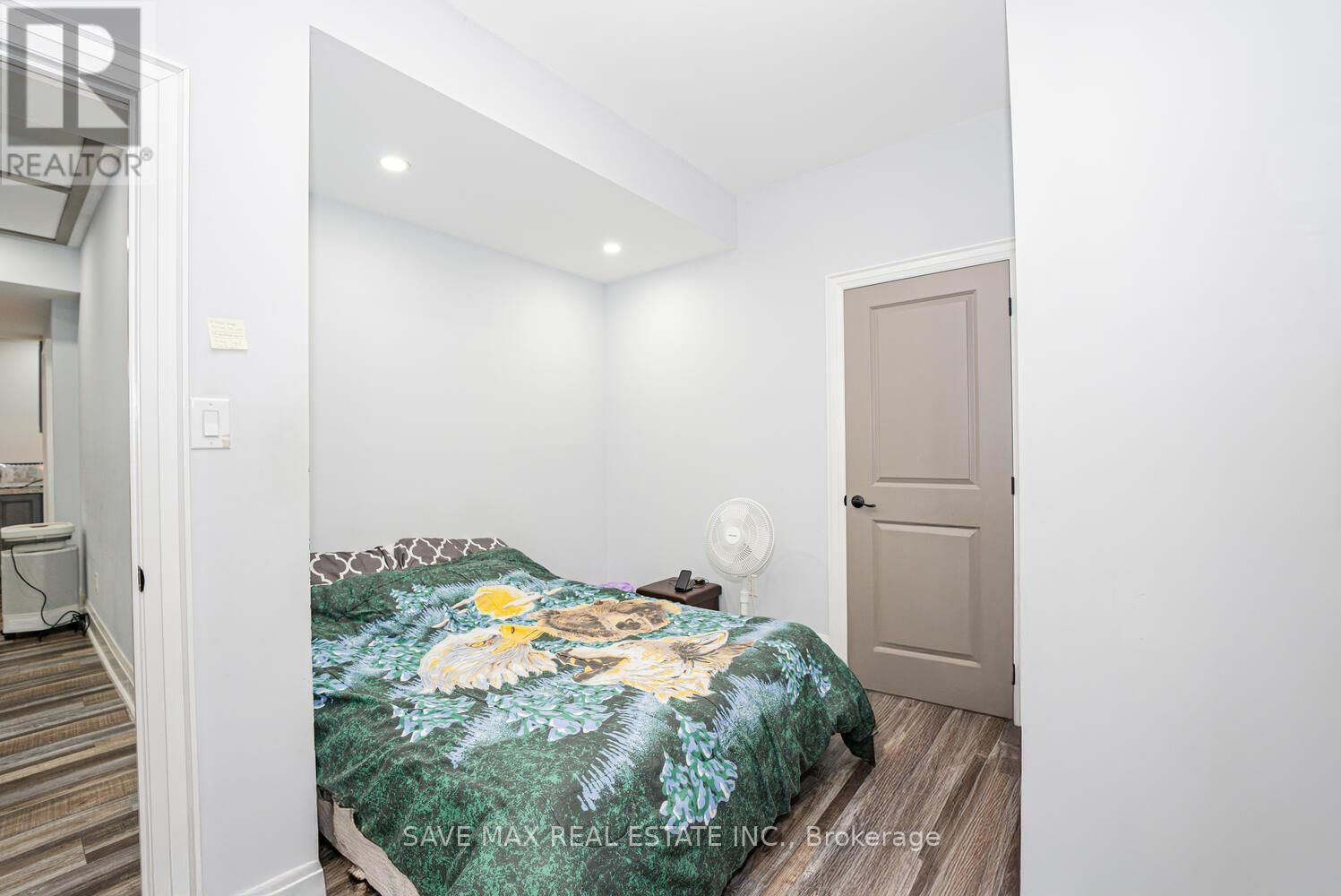 23 HILLCREST AVENUE Image 40