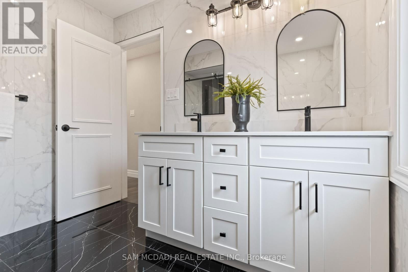 2535 ROBIN DRIVE Image 21
