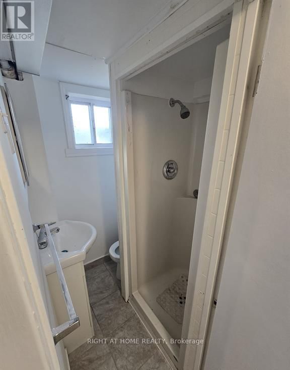 70 BUNNELL CRESCENT Image 26