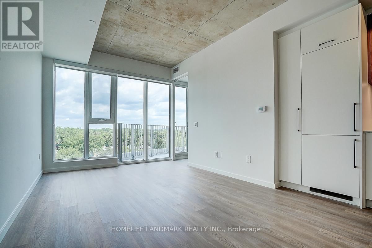 717 - 689 THE QUEENSWAY Image 12