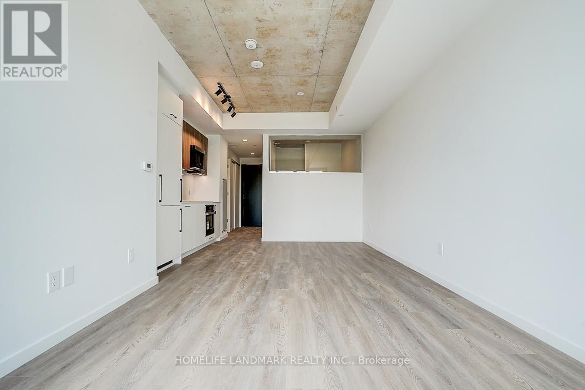 717 - 689 THE QUEENSWAY Image 15