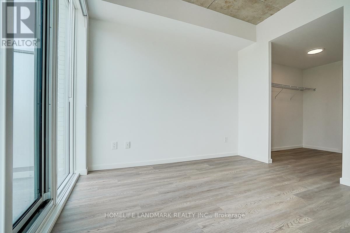 717 - 689 THE QUEENSWAY Image 22