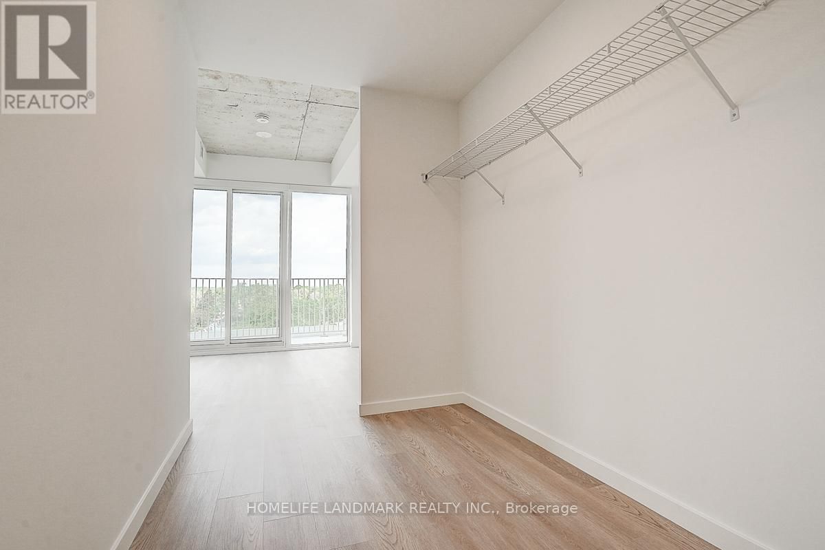 717 - 689 THE QUEENSWAY Image 28