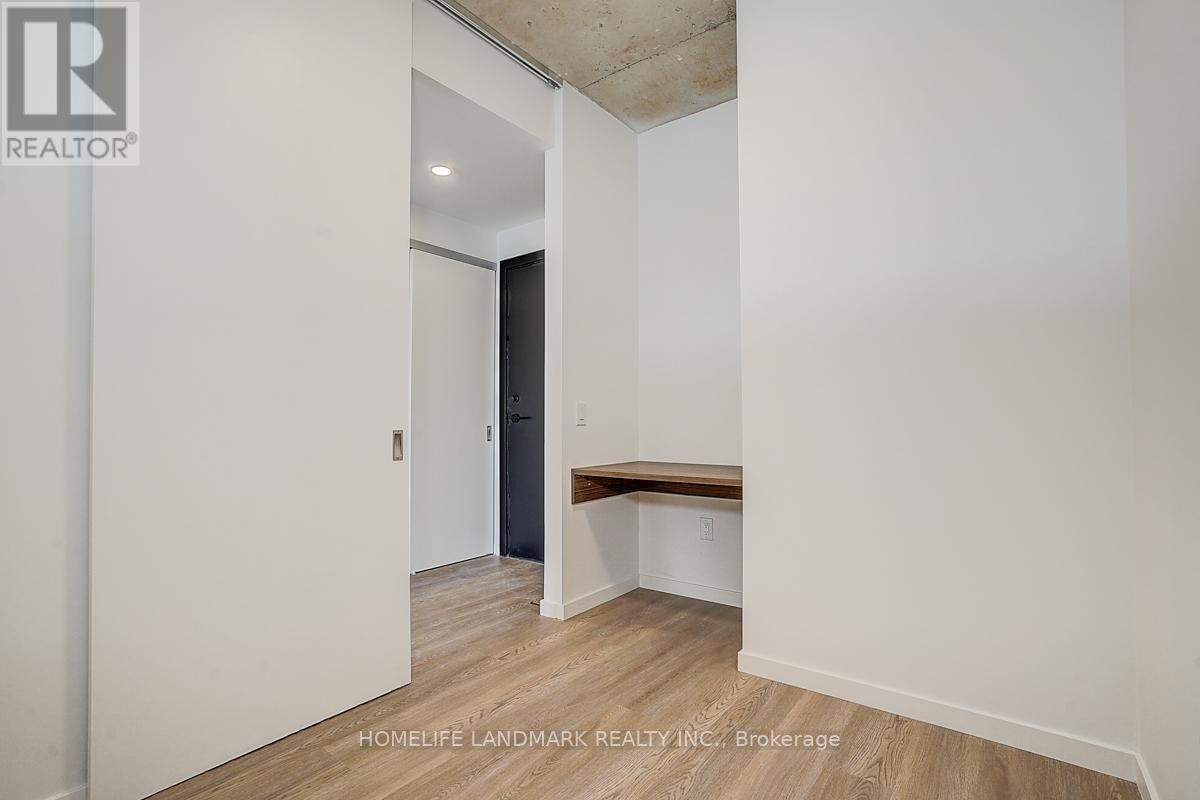 717 - 689 THE QUEENSWAY Image 8