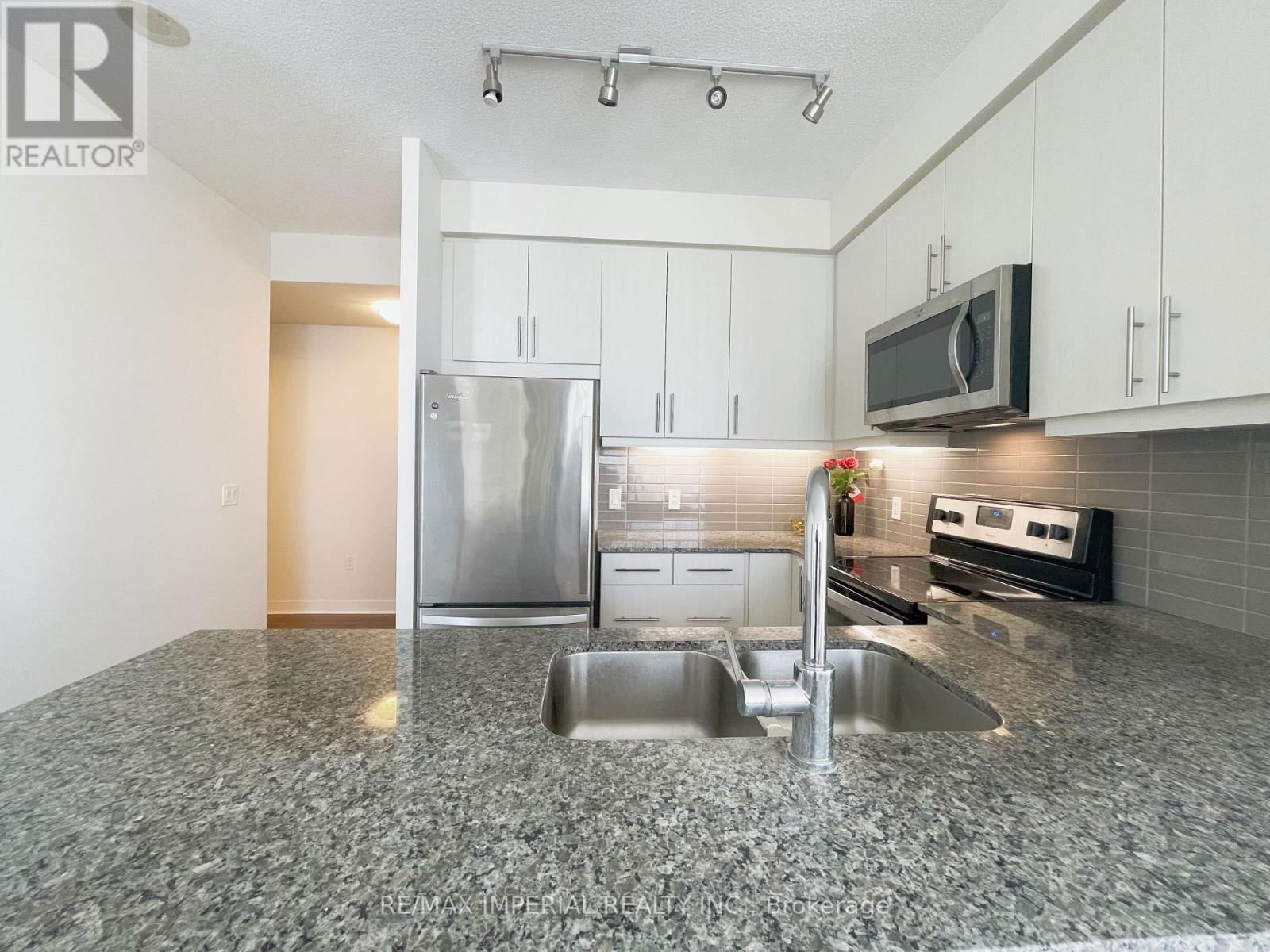 1807 - 3975 GRAND PARK DRIVE Image 1