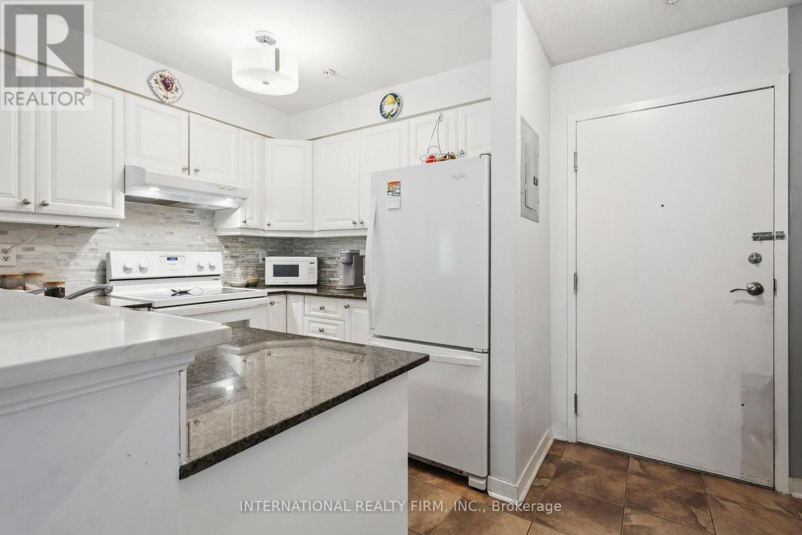 2113 - 6 DAYSPRING CIRCLE Image 6