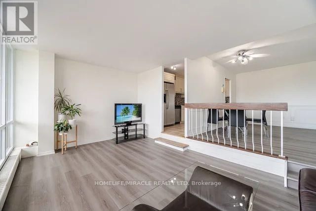 1112 - 455 SENTINEL ROAD Image 16