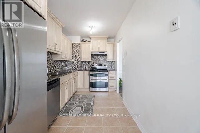 1112 - 455 SENTINEL ROAD Image 17