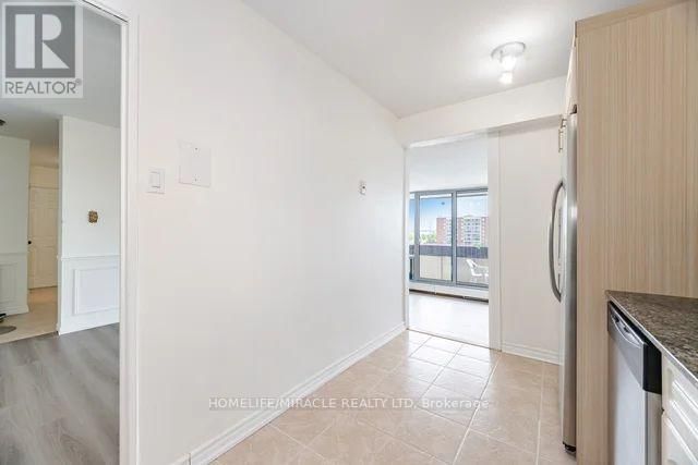 1112 - 455 SENTINEL ROAD Image 19