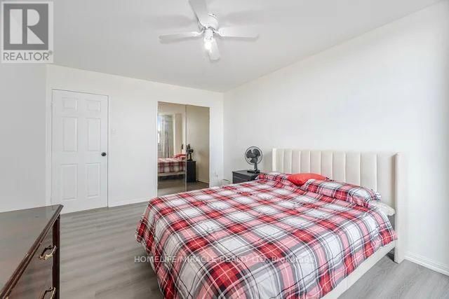 1112 - 455 SENTINEL ROAD Image 23