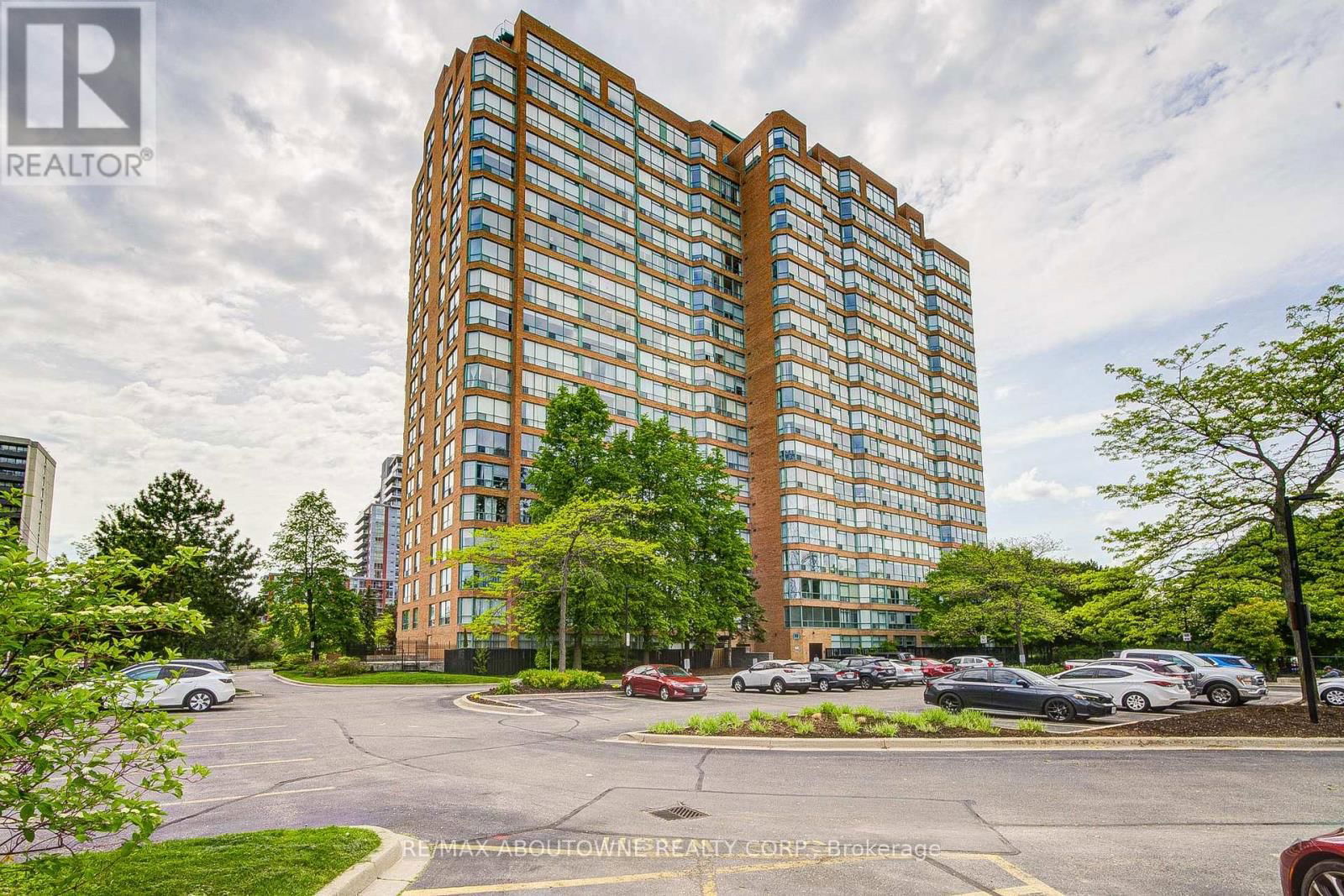 1008 - 1276 MAPLE CROSSING BOULEVARD Image 1