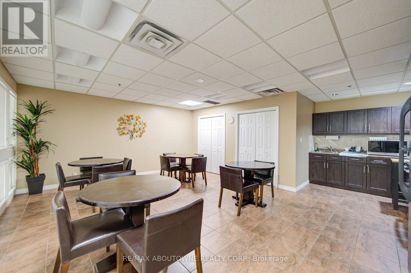 1008 - 1276 MAPLE CROSSING BOULEVARD Image 38