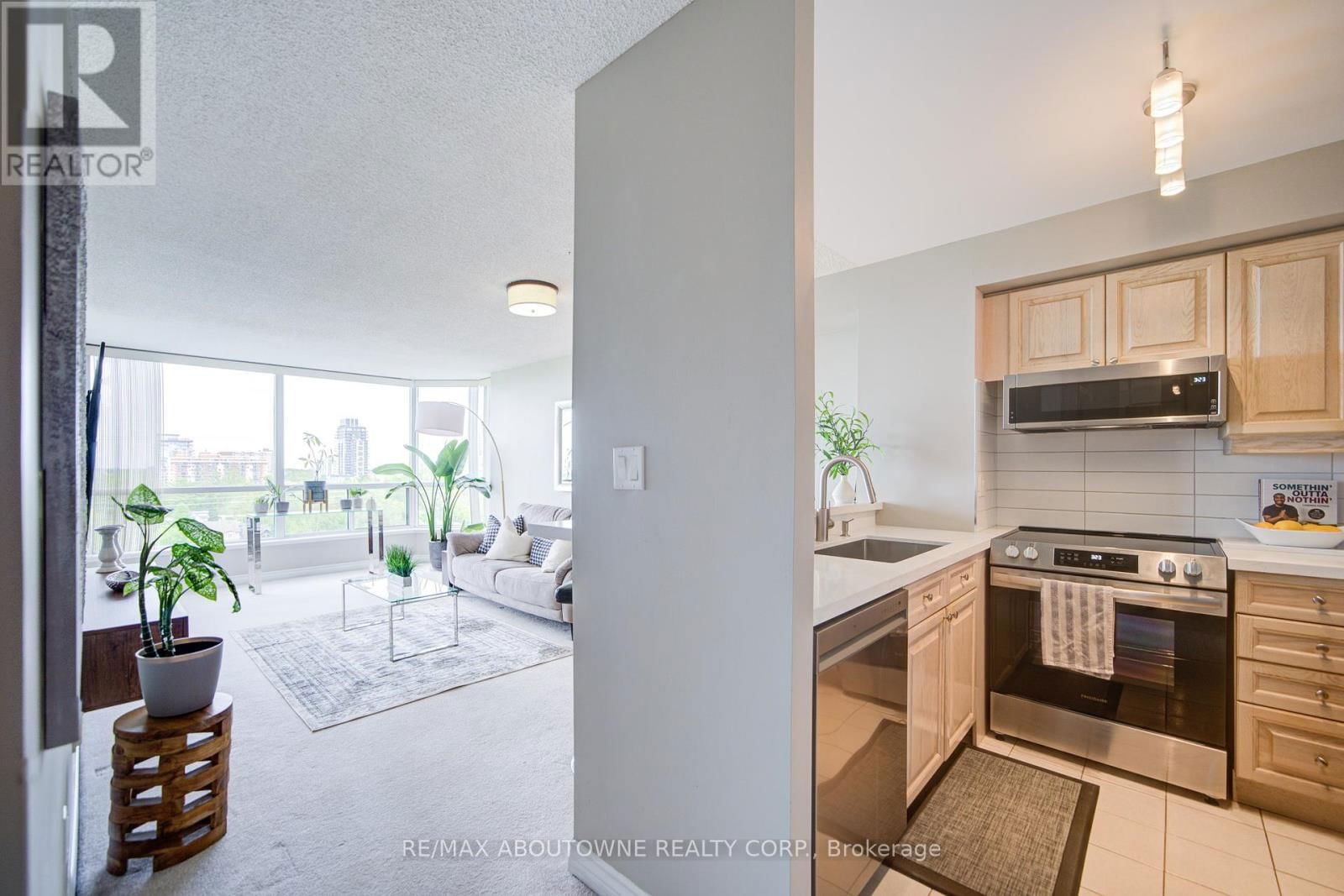 1008 - 1276 MAPLE CROSSING BOULEVARD Image 8