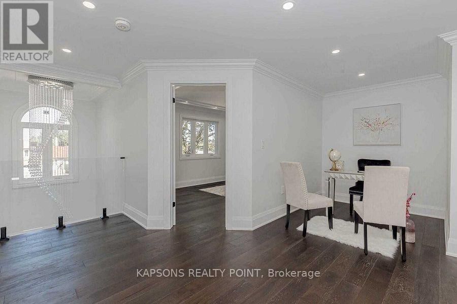 137 MCMURCHY AVENUE SOUTH Image 16