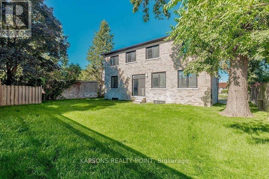 137 MCMURCHY AVENUE SOUTH Image 2