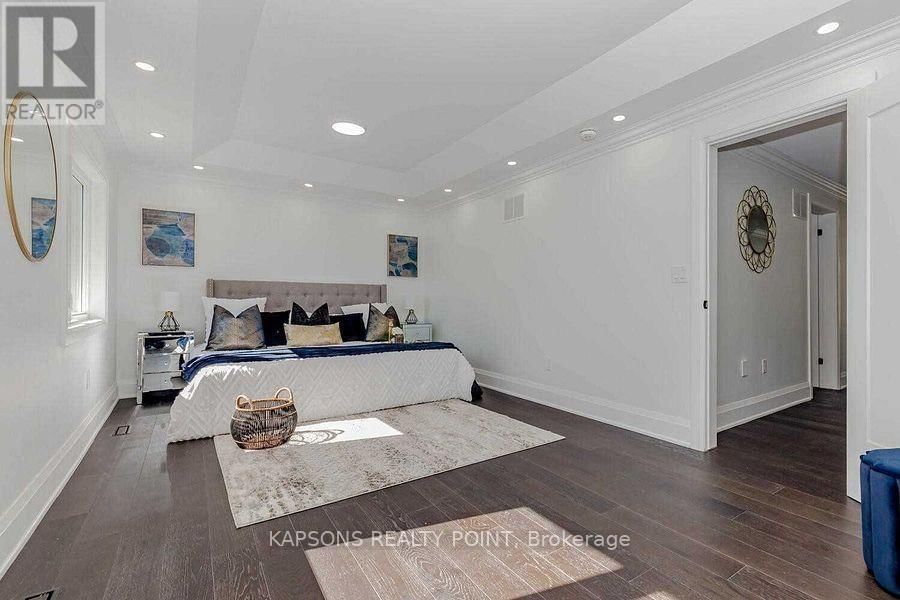 137 MCMURCHY AVENUE SOUTH Image 20