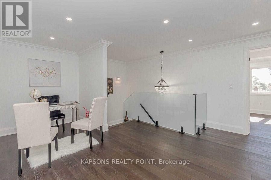 137 MCMURCHY AVENUE SOUTH Image 21