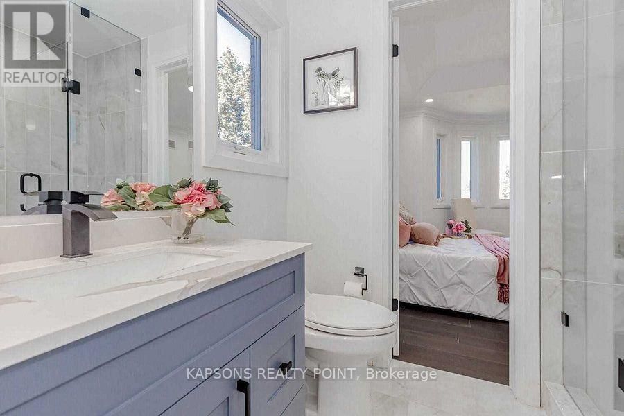 137 MCMURCHY AVENUE SOUTH Image 23