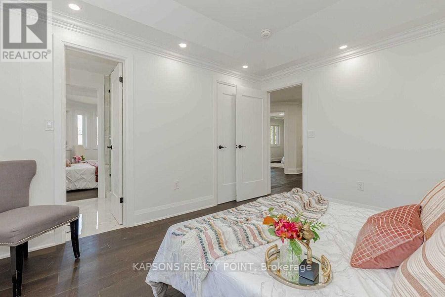 137 MCMURCHY AVENUE SOUTH Image 25
