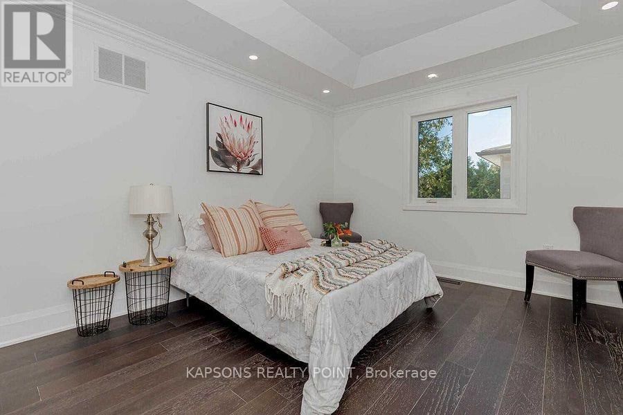 137 MCMURCHY AVENUE SOUTH Image 26
