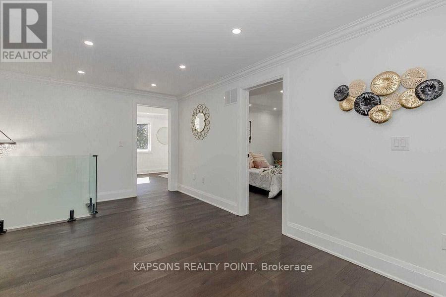 137 MCMURCHY AVENUE SOUTH Image 27