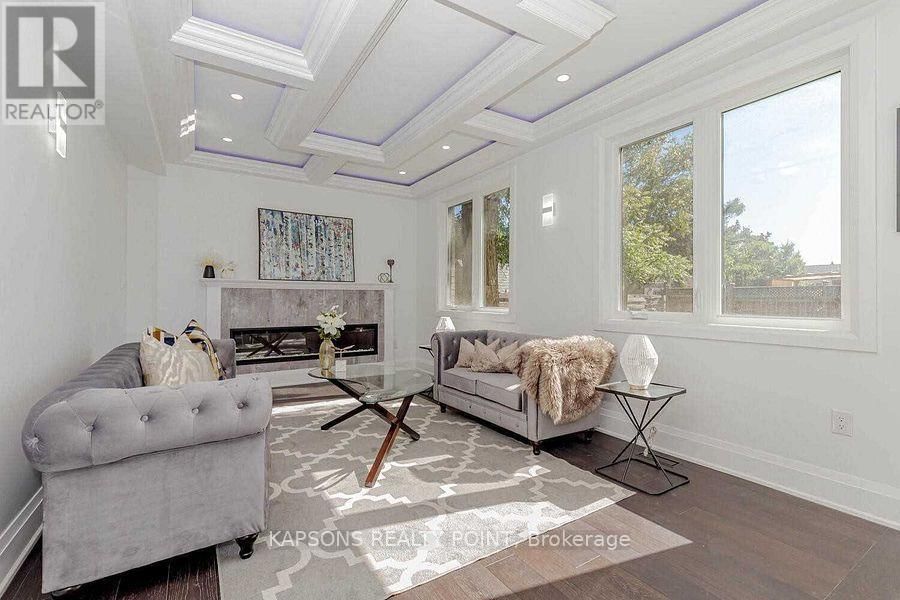 137 MCMURCHY AVENUE SOUTH Image 9
