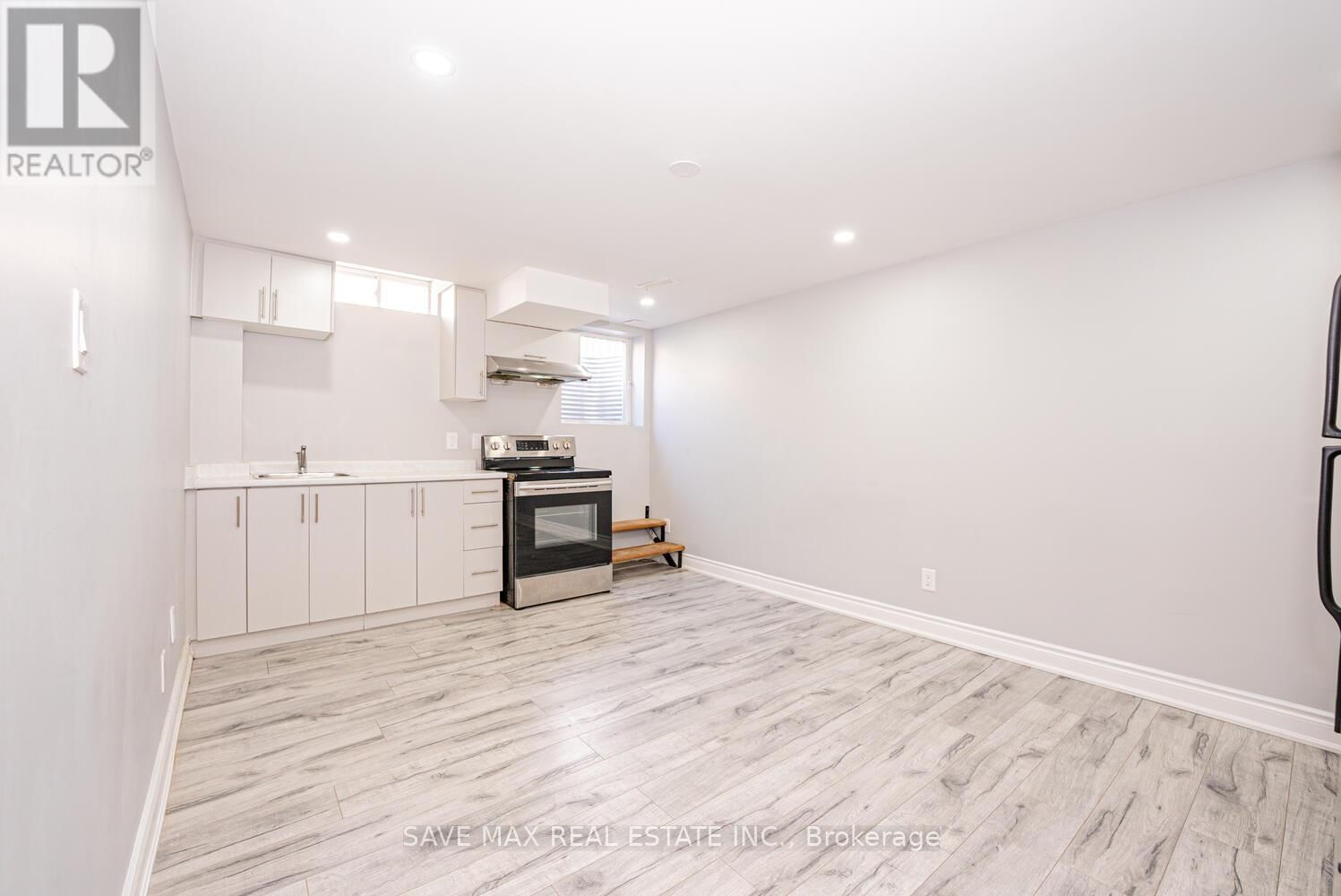 46 LOCKBURN CRESCENT Image 25