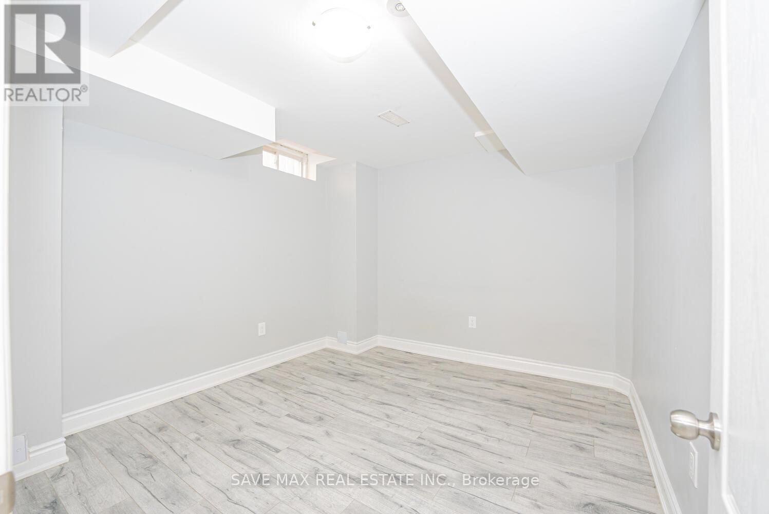 46 LOCKBURN CRESCENT Image 27