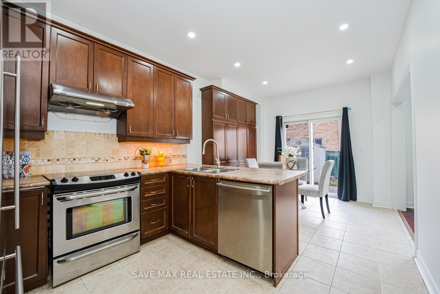 46 LOCKBURN CRESCENT Image 3