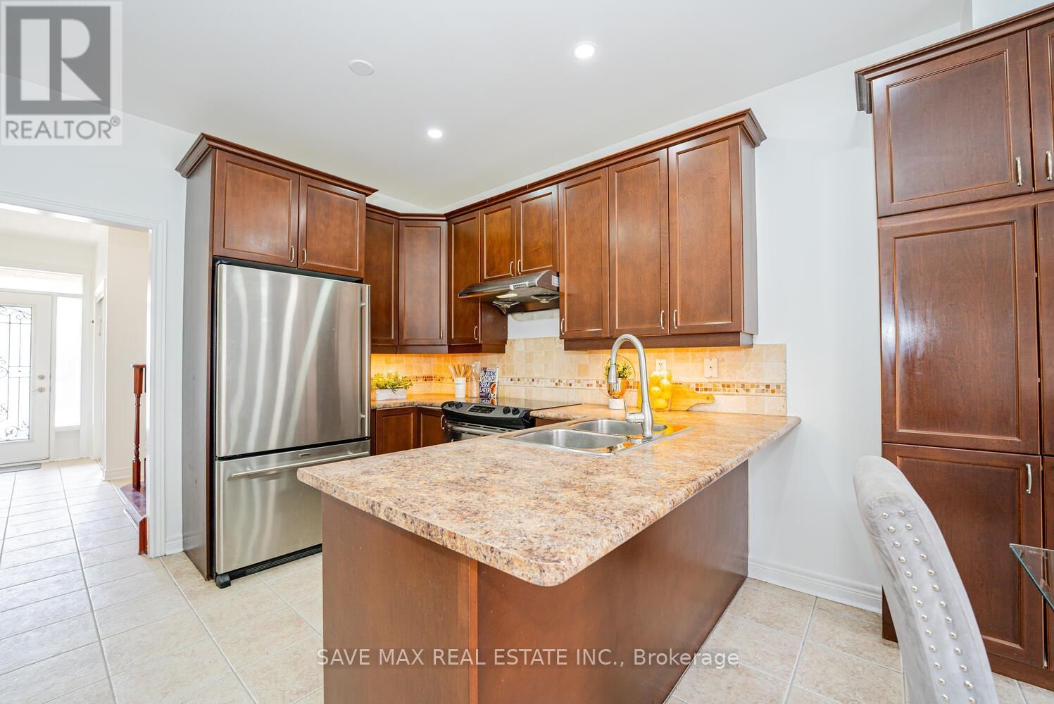 46 LOCKBURN CRESCENT Image 4