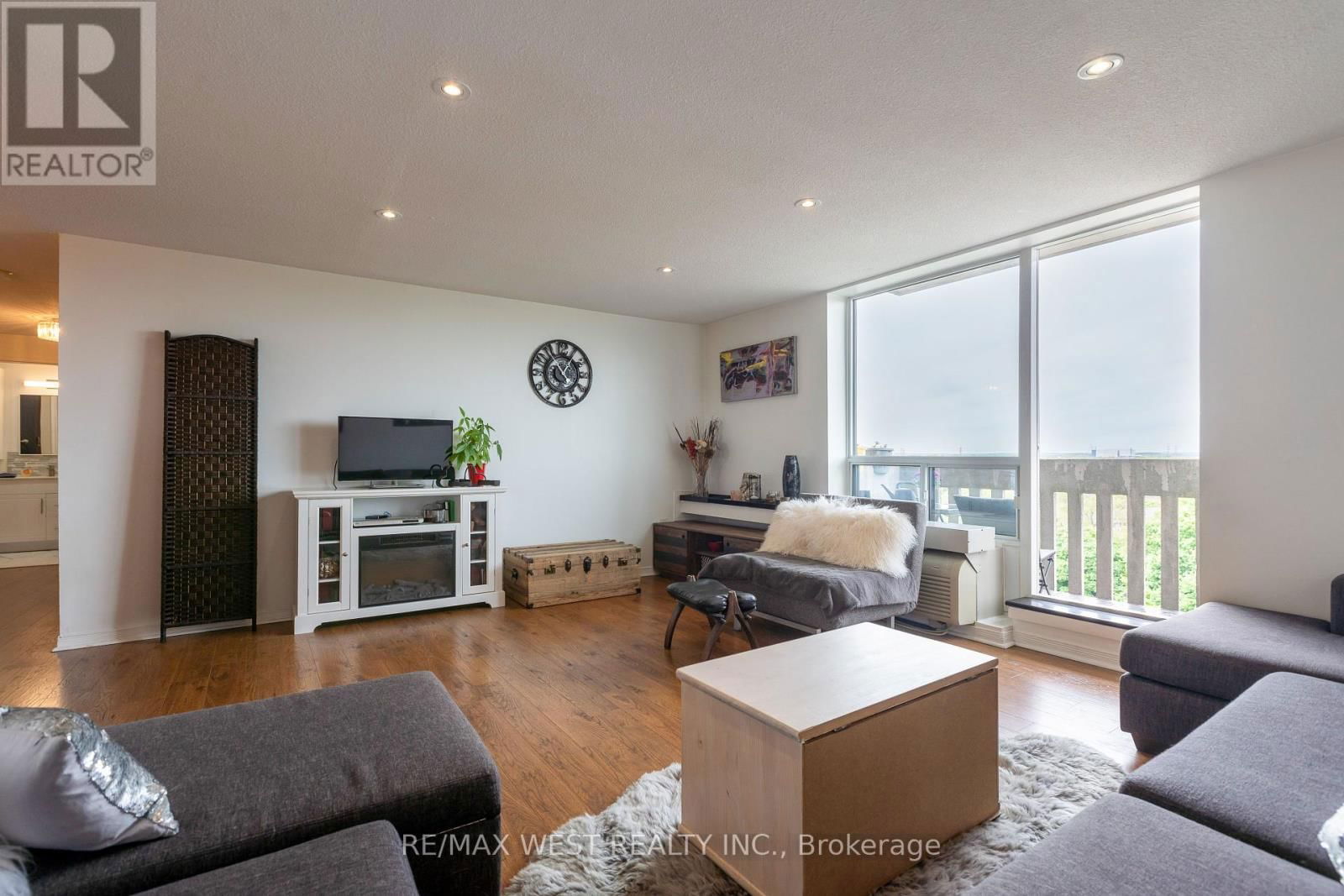 706 - 6720 GLEN ERIN DRIVE Image 19