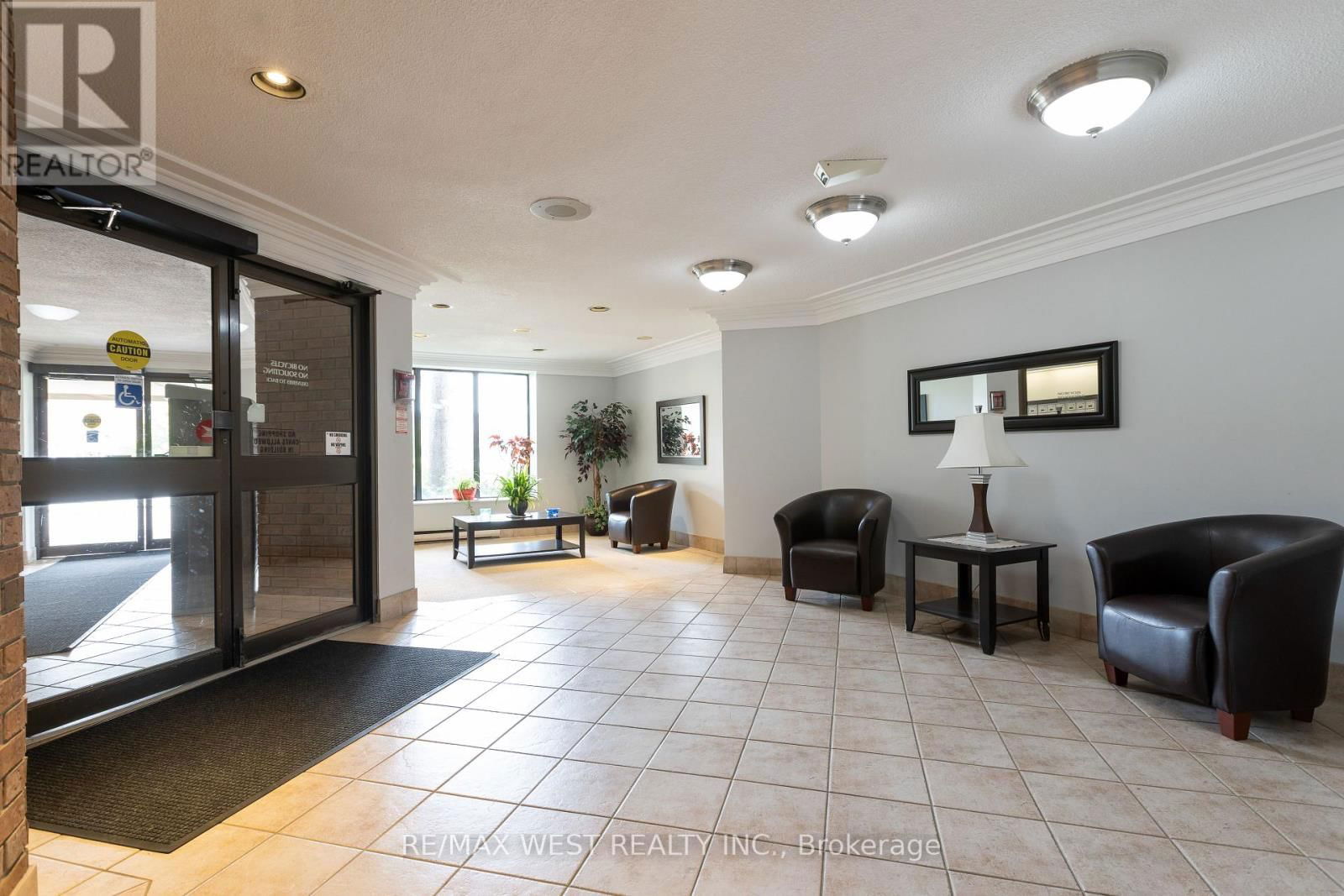 706 - 6720 GLEN ERIN DRIVE Image 2
