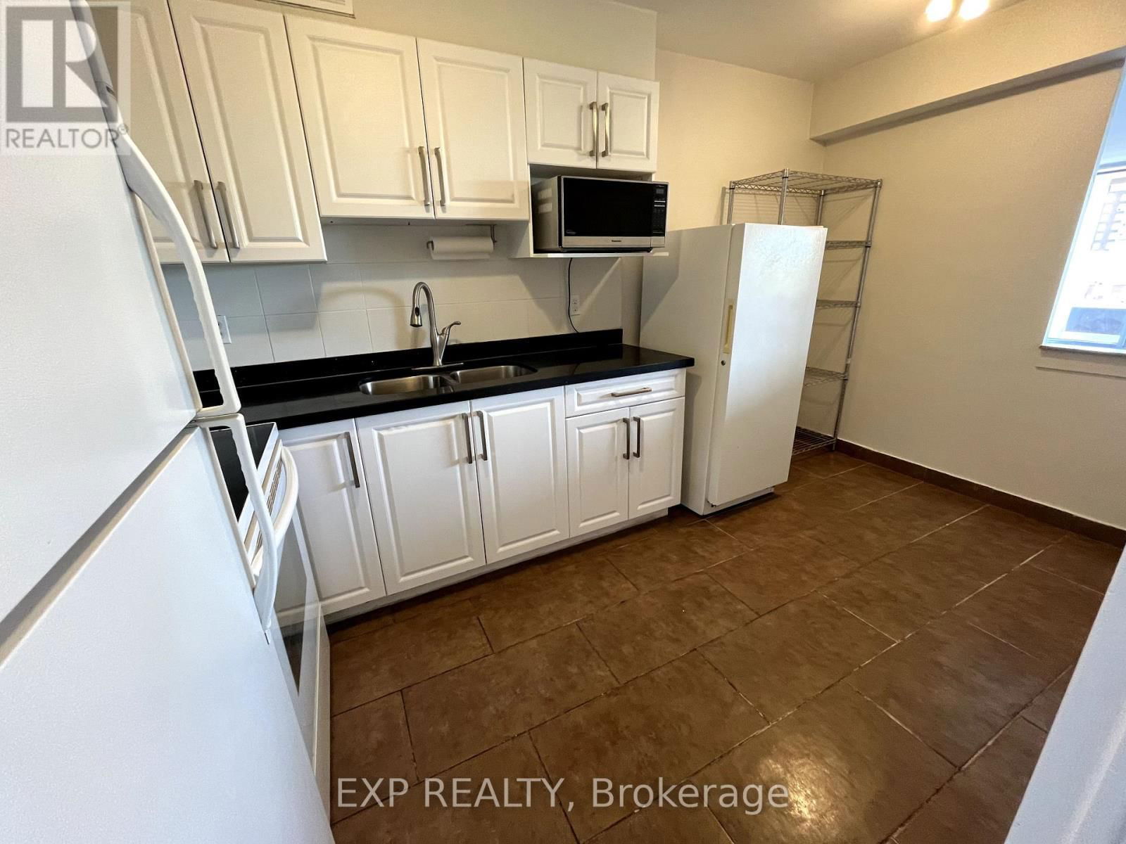 802 - 455 SENTINEL ROAD Image 15