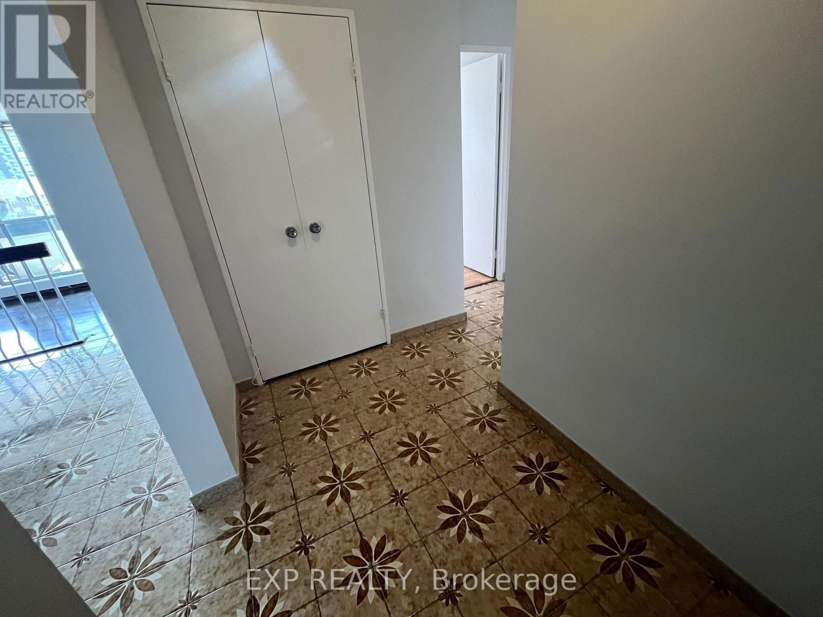 802 - 455 SENTINEL ROAD Image 3