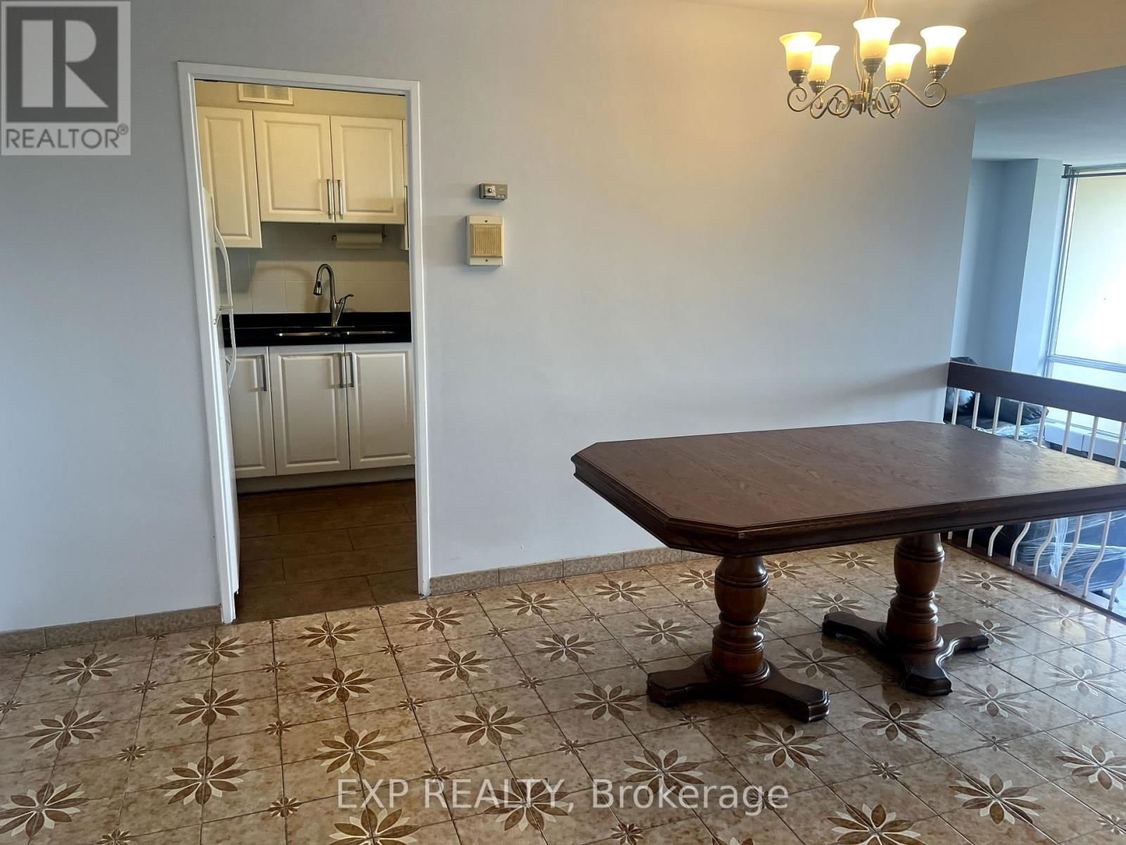 802 - 455 SENTINEL ROAD Image 4