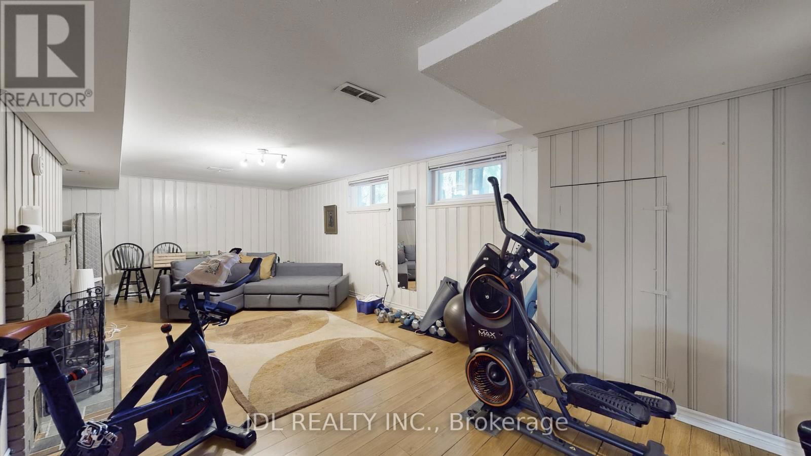 330 POPLAR DRIVE Image 21