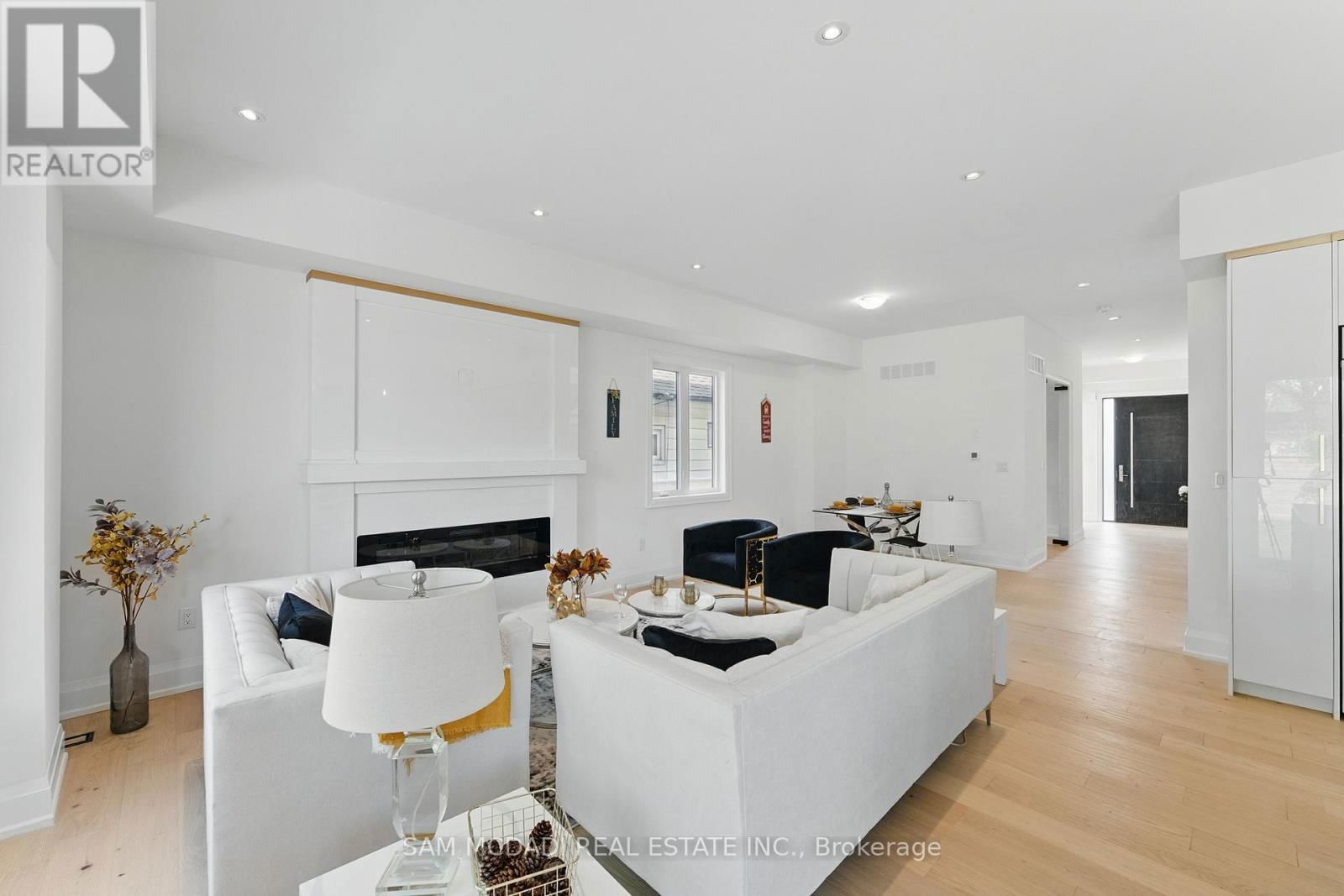 1037 MEREDITH AVENUE Image 11