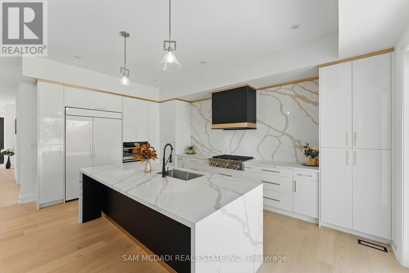 1037 MEREDITH AVENUE Image 12
