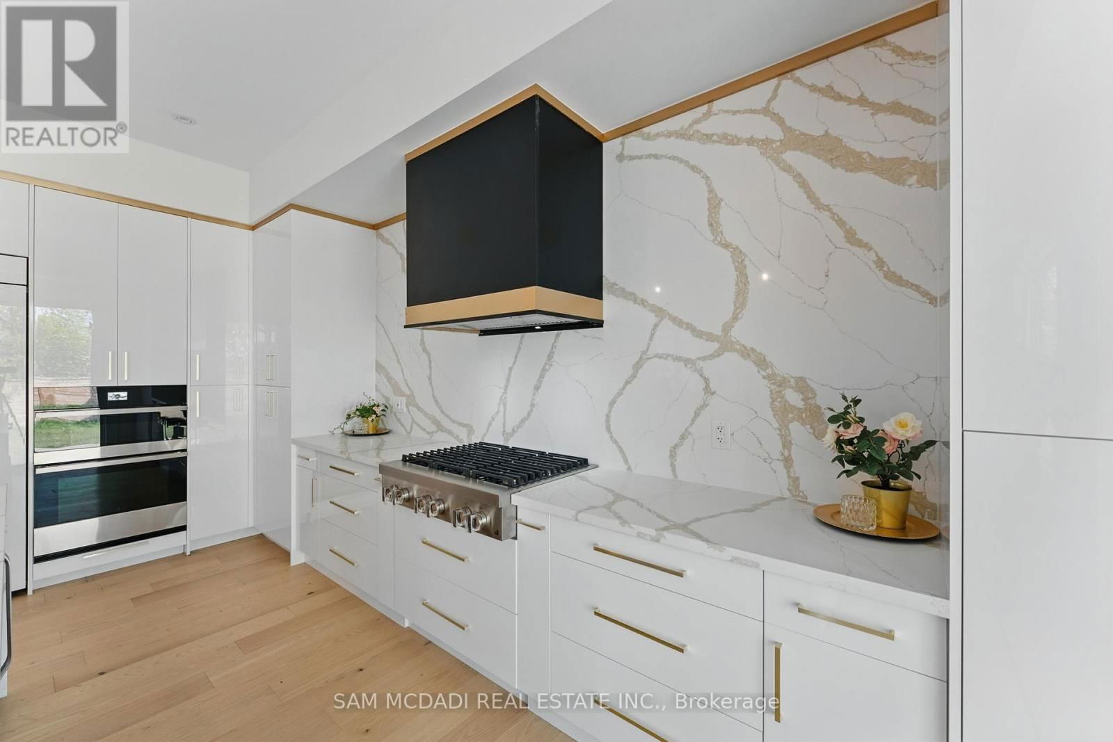 1037 MEREDITH AVENUE Image 15