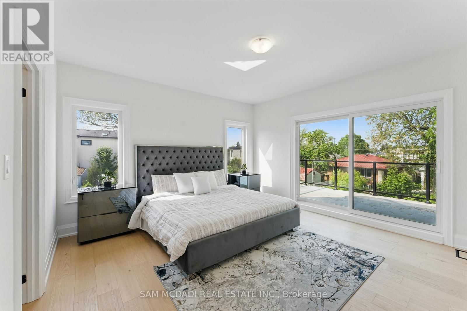 1037 MEREDITH AVENUE Image 20