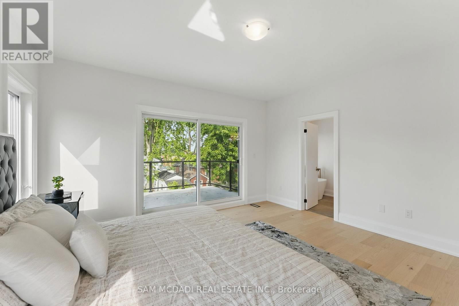 1037 MEREDITH AVENUE Image 21