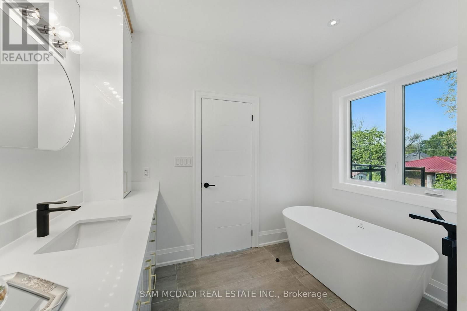 1037 MEREDITH AVENUE Image 24