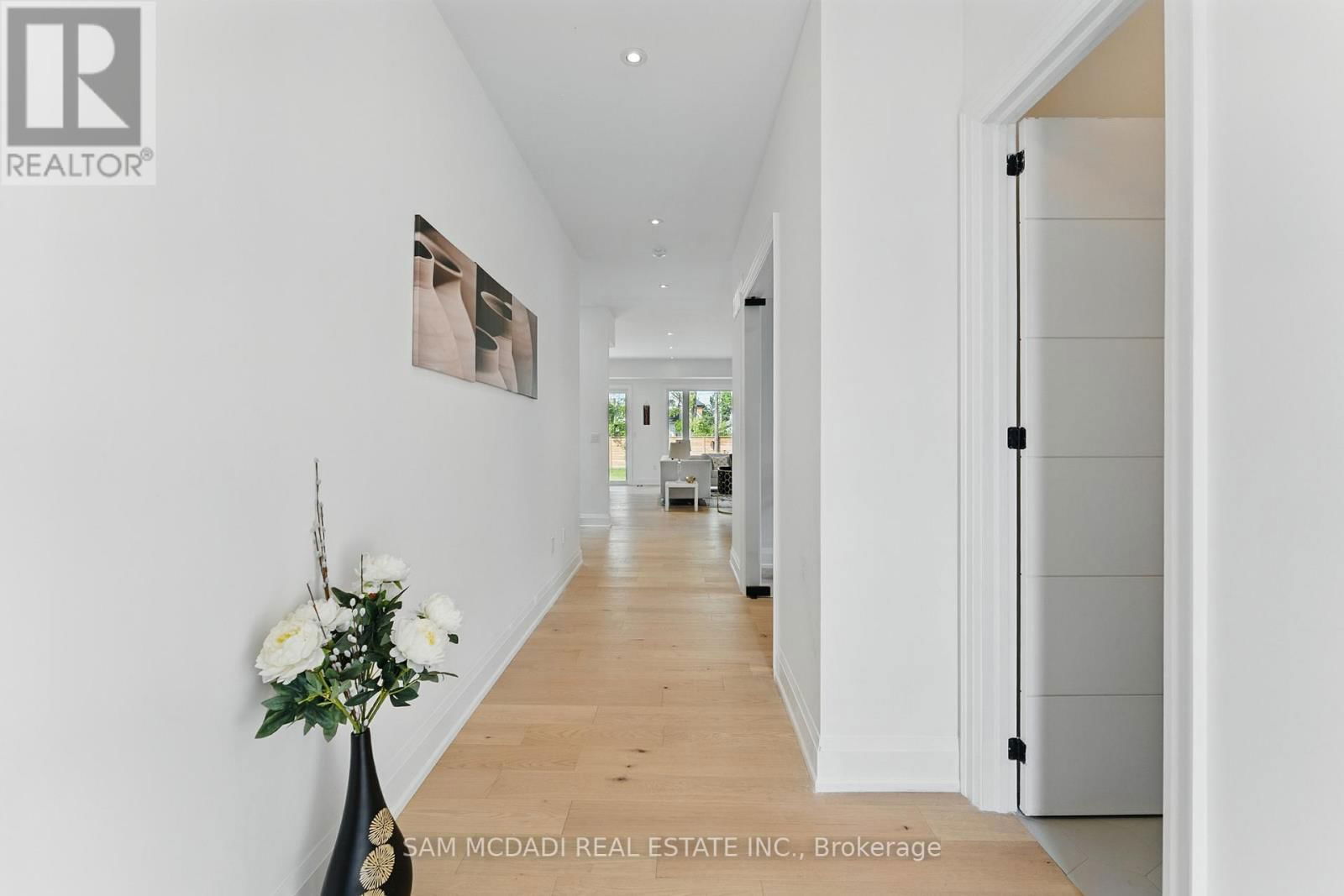 1037 MEREDITH AVENUE Image 3