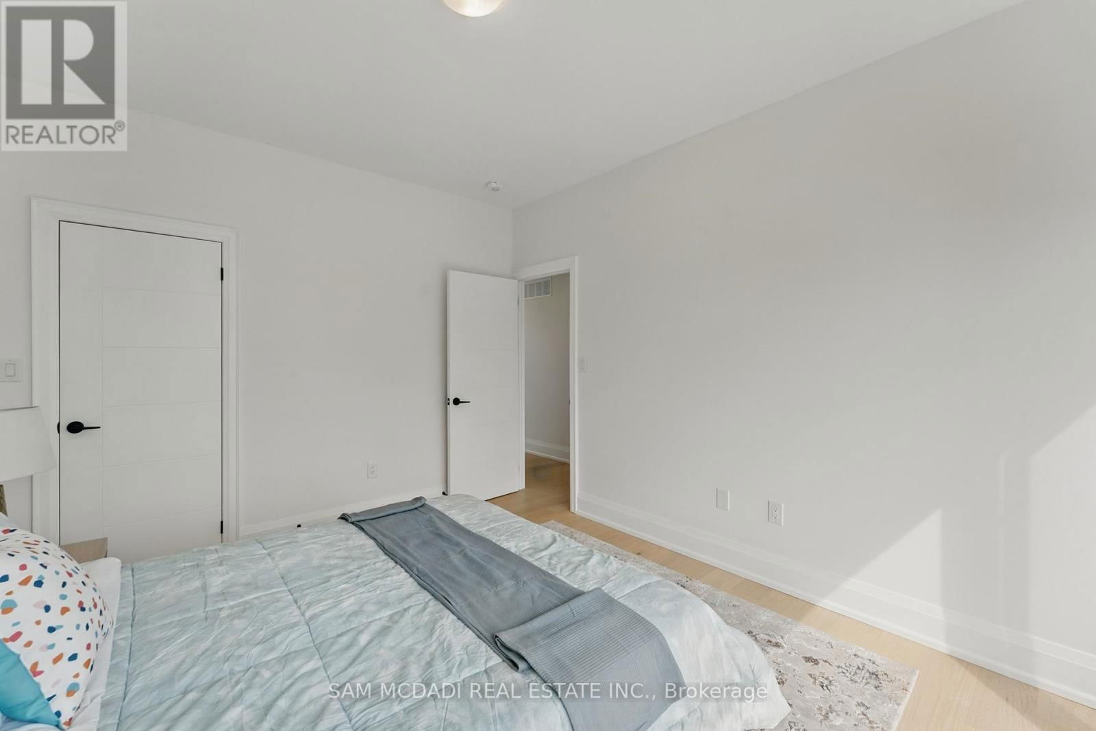 1037 MEREDITH AVENUE Image 32